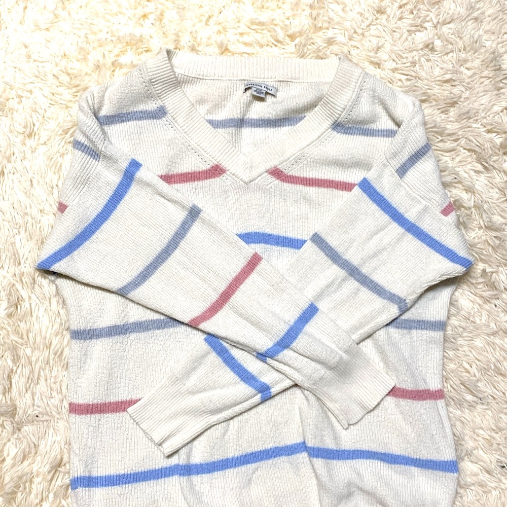 American eagle v neck sweater